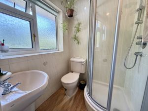 Master En-Suite- click for photo gallery